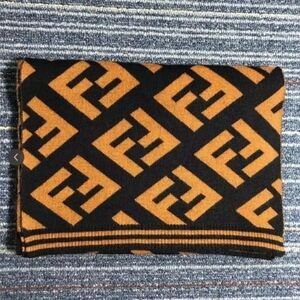 <AUTHENTIC>Fendi Scarf